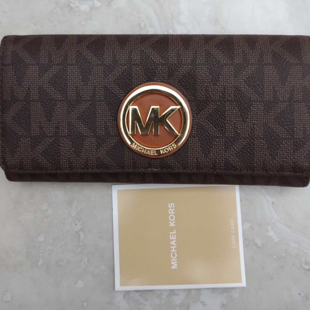 Michael Kors Fulton Carryall Wallet